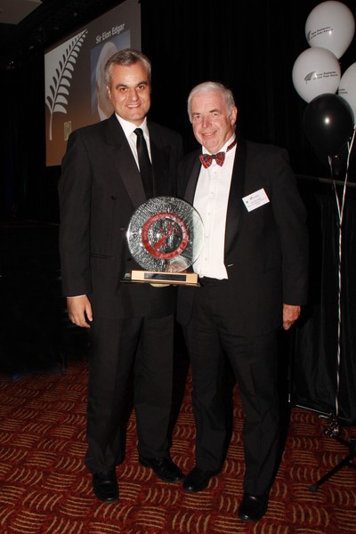 Sir Eion Edgar being presented with his award by Gordon MacLeod (L) of Ryman Healthcare, sponsor of the Senior New Zealander of the Year